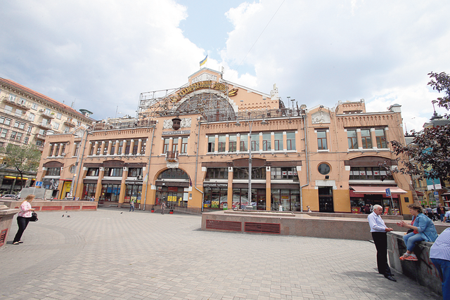 Бессарабка. Ринок з прозорим дахом побудували в 1912 році. Фото: А. Яремчук