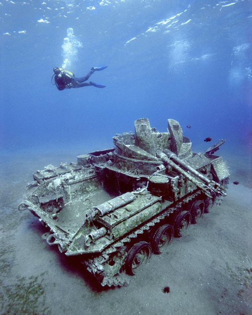 В океані знайдена військова техніка. Фото: mediadrumworld