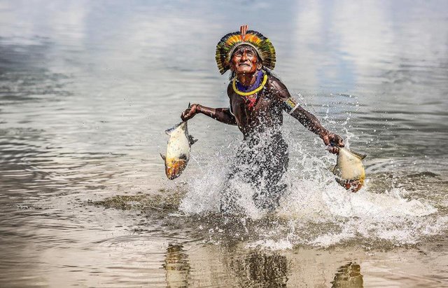 Племена в Бразилії. Фото: Рікардо Стакерт