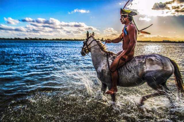 Племена в Бразилии. Фото: Рикардо Стакерт