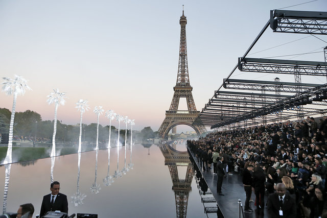 Тиждень моди в Парижі. Показ Saint Laurent | Фото: Фото: Getty