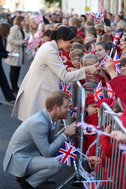 Герцог и герцогиня Сассекские во время визита в графство Сассекс | Фото: Фото: AFP