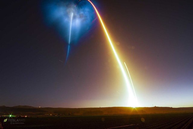 Ракета Falcon 9 | Фото: Фото: AmericaSpace