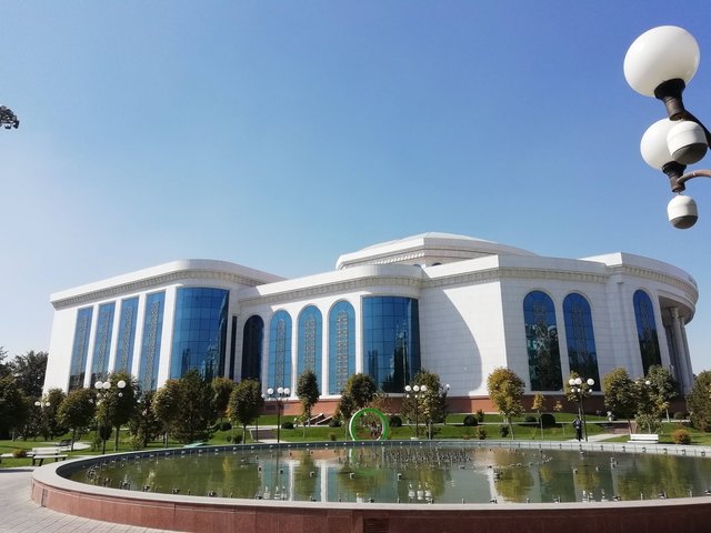 Види Ташкента. Центральна бібліотека