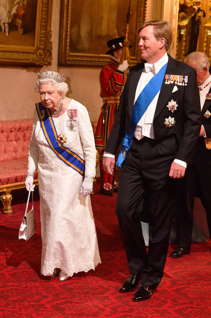 Елизавета II на ужине в Букингемском дворце | Фото: Фото: AFP