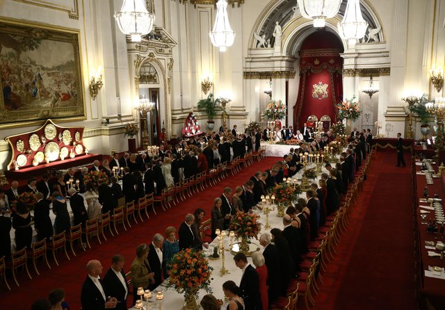 Єлизавета II на вечері в Букінгемському палаці | Фото: Фото: AFP