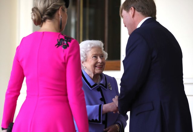 Єлизавета II прощається з королем і королевою Нідерландів | Фото: Фото: AFP