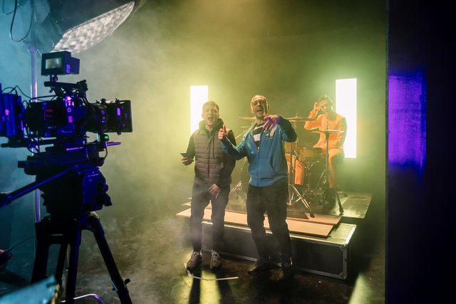 Владимир Зеленский стал фронтменом группы в новом клипе "Антитіла" | Фото: Фото: Пресс-служба