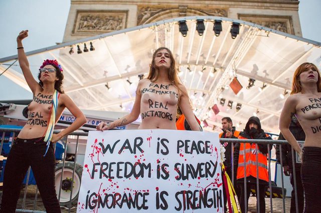  | Фото: Фото: https://twitter.com/Femen_France, facebook