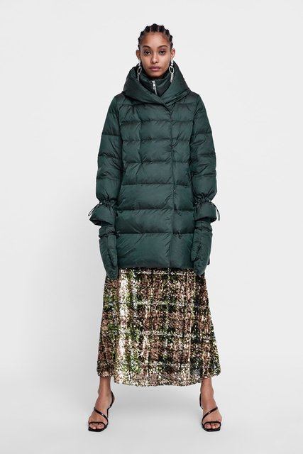 Пальто-пуховик Zara с шалевым воротником. Цена: 3599 грн. | Фото: Фото: Zara