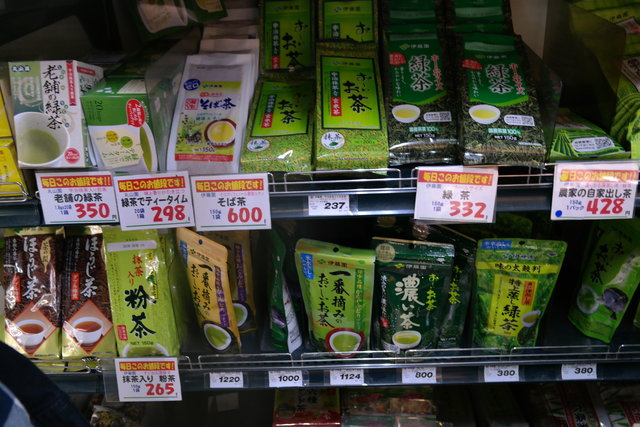 Японский зеленый чай — отличный подарок. Тем более, что стоит не так дорого