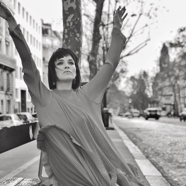 Даша Астаф'єва в Парижі | Фото: Фото: instagram.com/da_astafieva