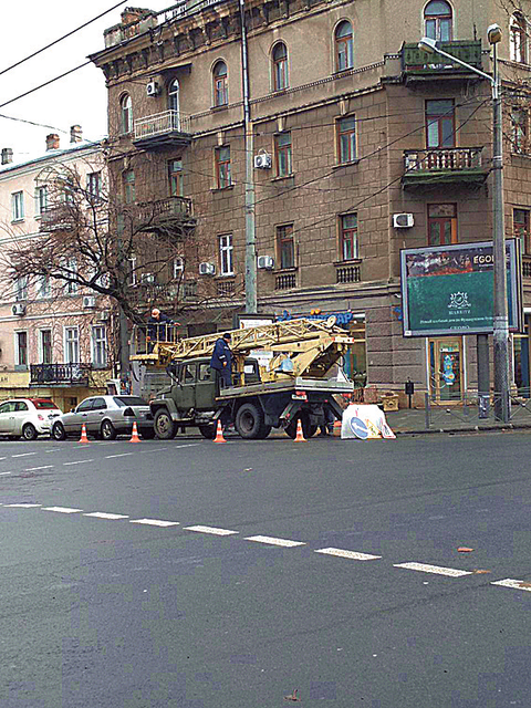 Тротуар. Кое-что еще осталось доделать. Фото: Д. Митанова