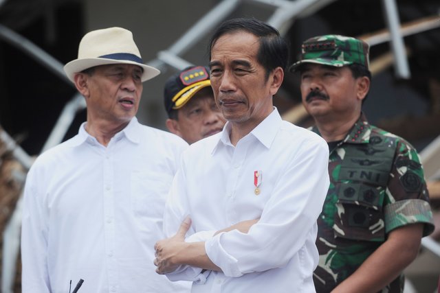 Президент Индонезии Джоко Видодо посетил район Пандегланг. Фото: AFP