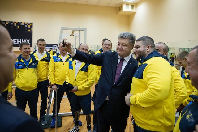Петр Порошенко посетил расположение Национальной сборной ветеранов, которая готовится к участию в международных соревнованиях 