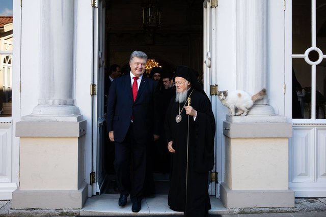Президент Украины Петр Порошенко во время визита в Турцию провел встречу со Вселенским Патриархом Варфоломеем I (Стамбул, Турция)