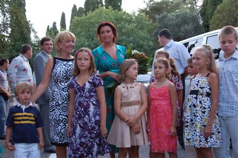 Катерина Ющенко с детьми Тарасиком, Кристиной и Софийкой