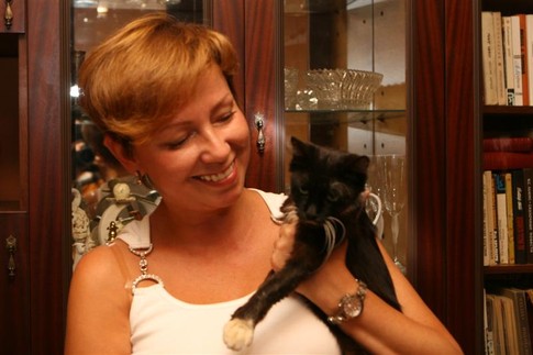 Везучая. У кошки Симы две спасительницы — Юлия и Наталия, фото А. Лесик