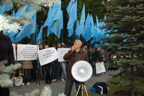 Милицию пикетировали БЮТовцы и регионалы, фото М.Кучнева