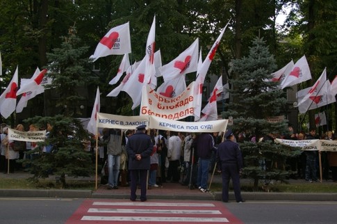 Милицию пикетировали БЮТовцы и регионалы, фото А.Пайсова