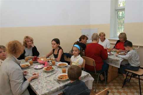 За здоровьем. В Одессу детвора и их мамы прибыли в пять утра. Здесь они пробудут в течение месяца, фото А. Лесик