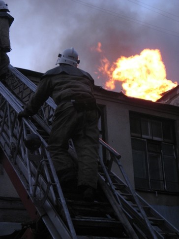 В Харькове горела текстильная фабрика, фото М.Кучнева
