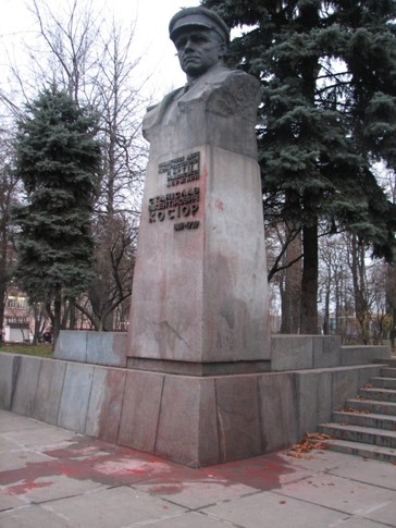 Памятник Косиору увезли на Берковецкое кладбище