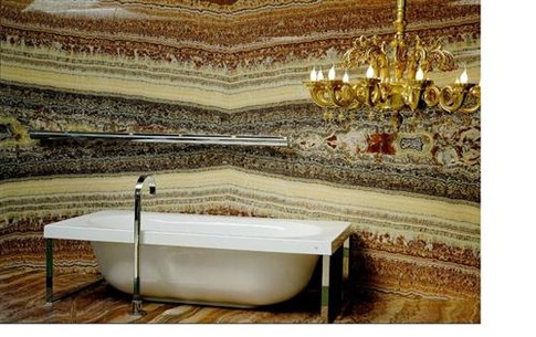 Камни. Итальянцы предлагают отделать ванную ониксом, кварцем и гранитом; фото А.Кравченко