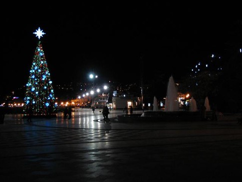 Новогодняя елка в Ялте. Фото А. Харченко