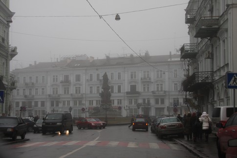 Туман. Видимость в городе ограничена сотней метров, фото А. Лесик