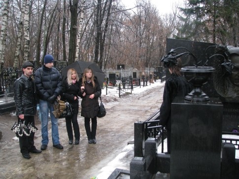 Харьковские студенты разрабатывают маршрут экскурсий на кладбища, фото А.Пасюты