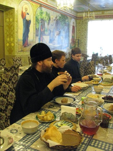 Харьковские монахи постятся луком и орехами, фото Л.Полишко