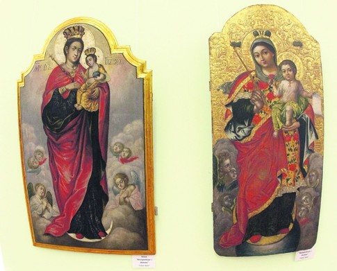 Иконы. Возле святых ликов посетители останавливались чаще всего. Фото С. Николаев