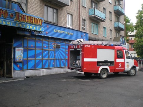 Мини-казино на проспекте Гагарина, 127. Пожар начался около часу ночи — загорелся автомат около выхода из заведения