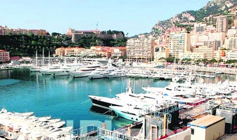 Монако. Самая дорогая улица в мире названа в честь разбившейся в ДТП супруги князя Ренье III. Фото wealth-bulletin.com