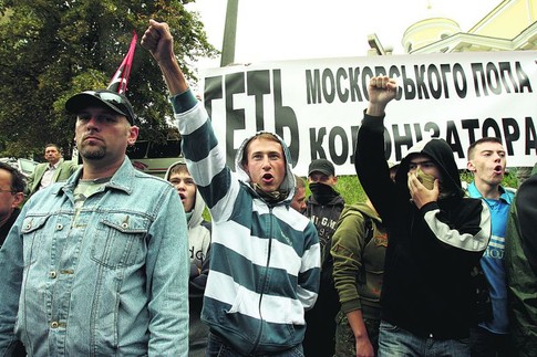 Протест. Близ Владимирской горки собрались около 100 националистов из УНА-УНСО и 
