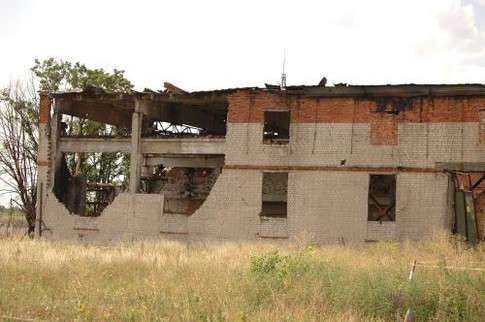 После взрывов склады похожи на территорию боевых действий, фото О. Ермоленко