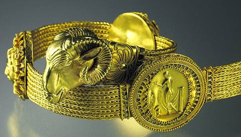Ремень. Плетеный золотой пояс греческой работы, который украшал туловище стройного молодого человека, 1177 г, IV в. до н. э.