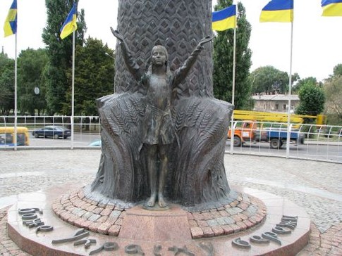 Памятник независимой Украине в Харькове, фото А. Половинкина