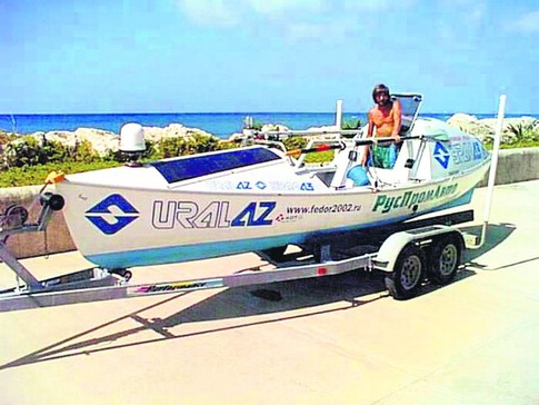 2002. На гребной лодке пересек в одиночку Атлантический океан. Фото с официального сайта Ф. Конюхова