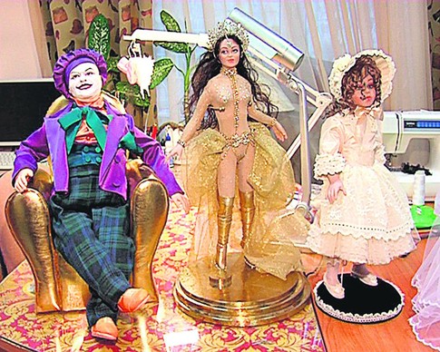 Шедевры. Джек Николсон в своем знаменитом образе Джокера в компании Дивы и куклы Дашеньки. Фото: М. Скиданова