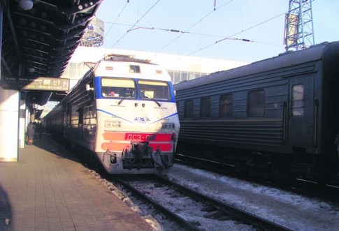 Пострадавший поезд. Прибыл вчера утром в Киев без вагона №3. Фото: И. Серов