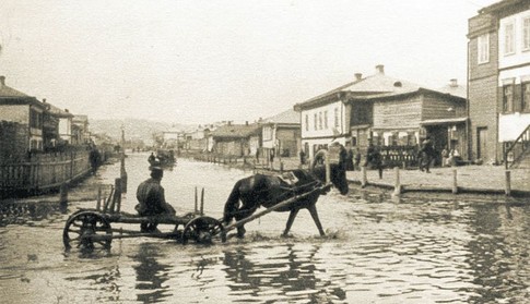 Конец XIX века. Через проезжие части Подола впору было строить мосты. Фото из архива М. Кальницкого