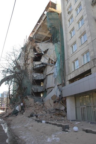 В Харькове рухнул дом, фото А. Венчука