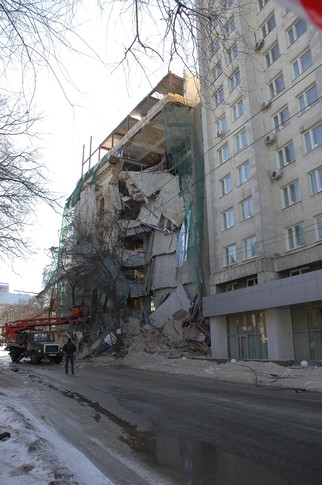В Харькове рухнул дом, фото А. Венчука