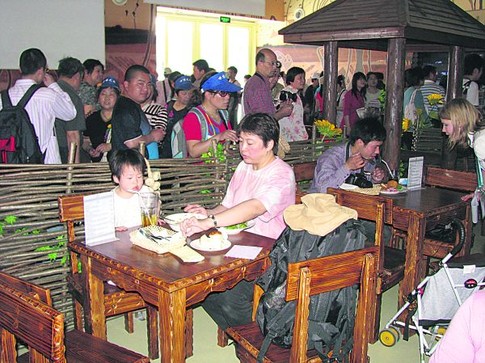 Украинская кухня. Китайцам пришлись по душе борщ и котлеты по-киевски. Фото: А. Чаленко