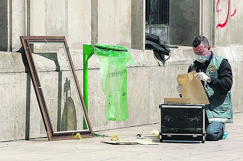 Париж. Здесь похититель выпрыгнул из окна музея с добычей минимум на 100 млн евро. Фото АFP