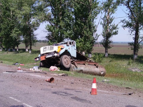 На Харьковщине перевернулся грузовик с азотом, фото облГАИ