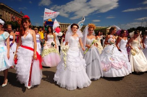 В Харькове прошел третий парад невест, фото М. Кучнева