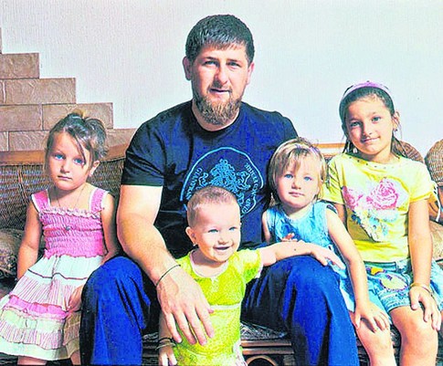 Cемья. У Рамзана Кадырова — одна жена и четверо детей